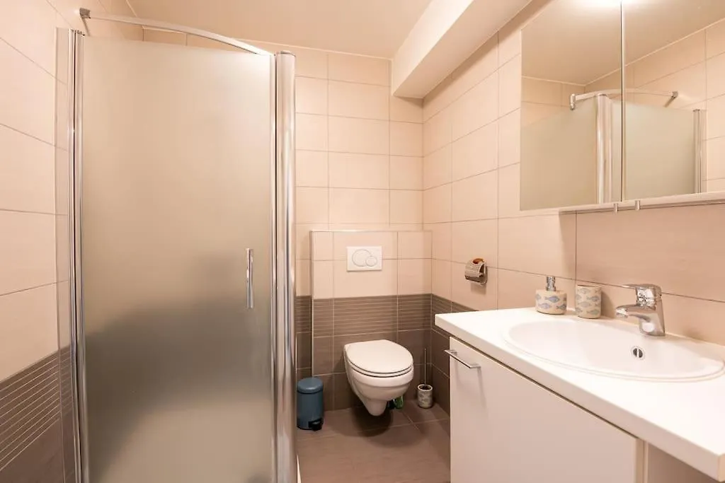 Stijlvol Genieten Pal In Het Centrum Appartement Oostende België